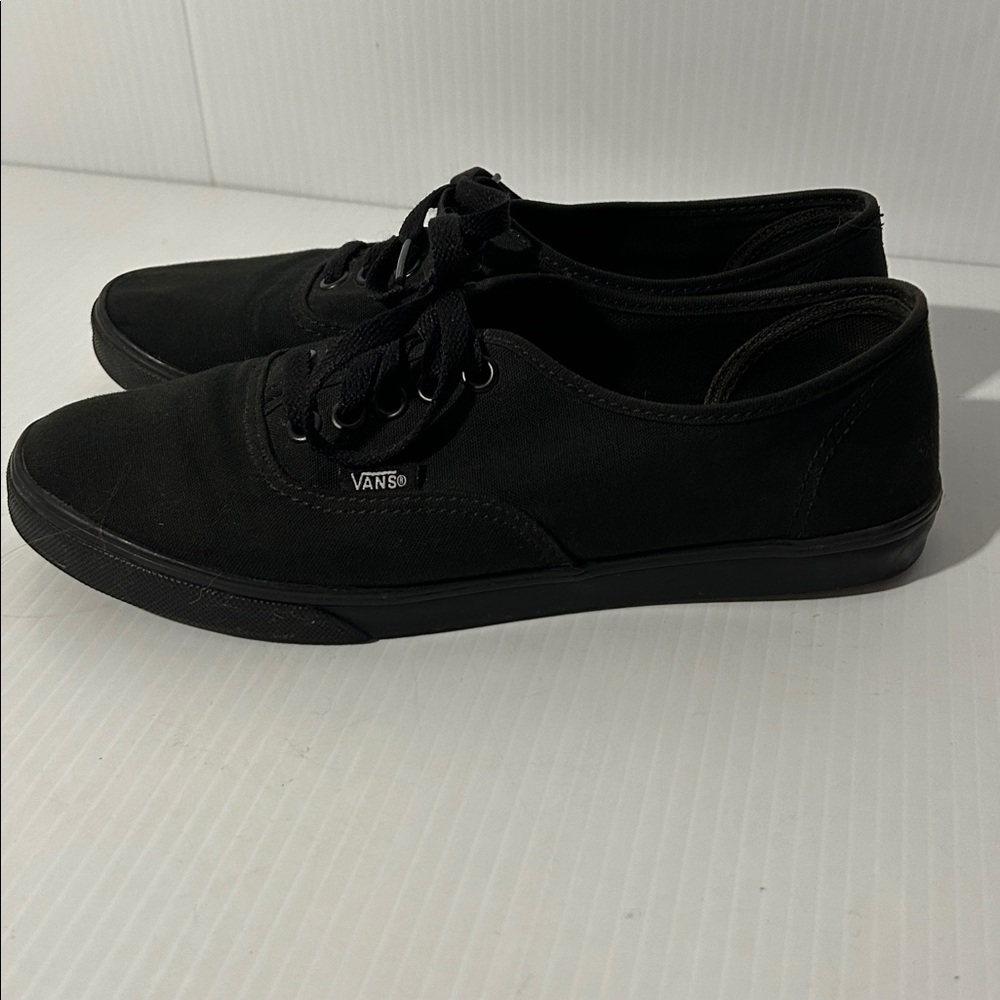 Vans black canvas sneakers women’s 7.5 men’s 6
